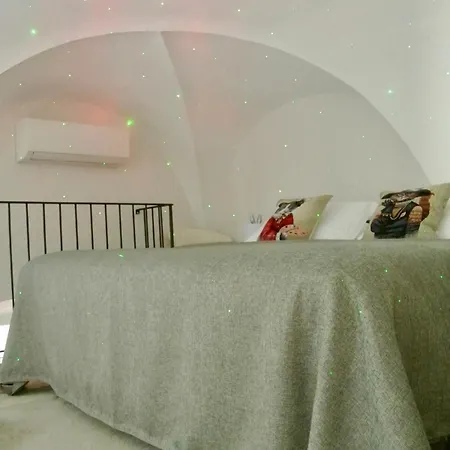 Daire Hidden Gem With Private Gardin - Spacious 2br *