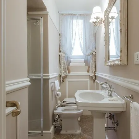 Daire Leopoldo Luxurious Near The Center