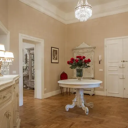 Daire Leopoldo Luxurious Near The Center