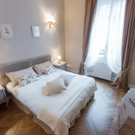Leopoldo Luxurious Near The Center Daire *