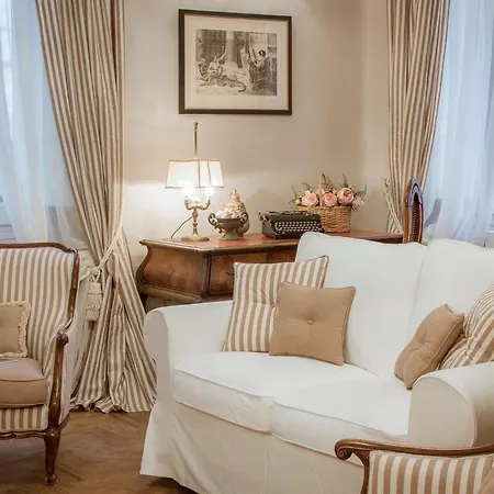 Daire Leopoldo Luxurious Near The Center *