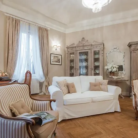 Leopoldo Luxurious Near The Center *