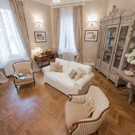 Leopoldo Luxurious Near The Center Floransa