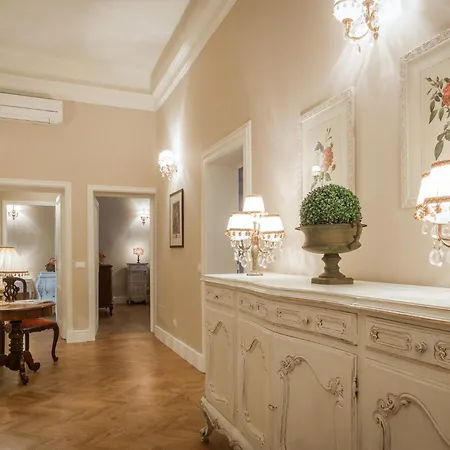 Daire Leopoldo Luxurious Near The Center