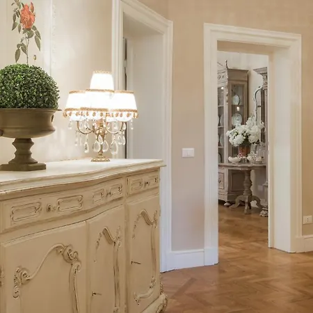 Daire Leopoldo Luxurious Near The Center