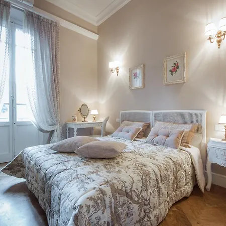 Daire Leopoldo Luxurious Near The Center *