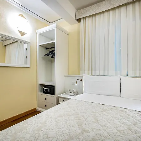 Hotell Alessandra 2*
