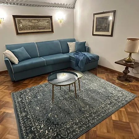 Daire Elegant In A Historic Building, Just A Few Steps From The Duomo