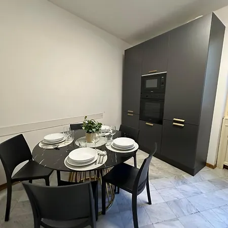 Daire Elegant In A Historic Building, Just A Few Steps From The Duomo Floransa