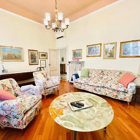 Antiques Lover's Flat, * Florenz