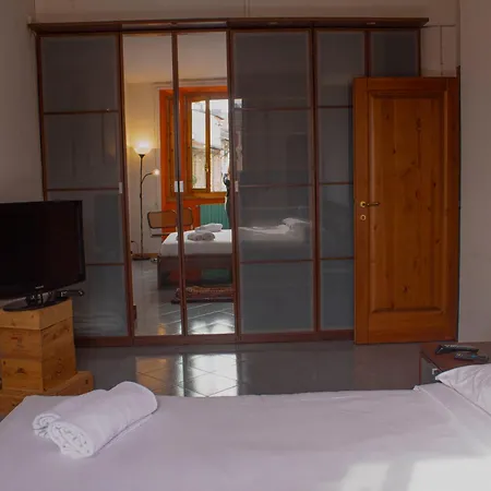 Wine House - Salutati Apartment Florenz
