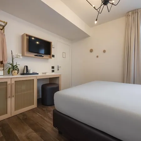 Hotel Globus Urban 4*
