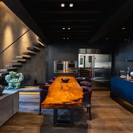 Strozzi Luxury View, Re Collection