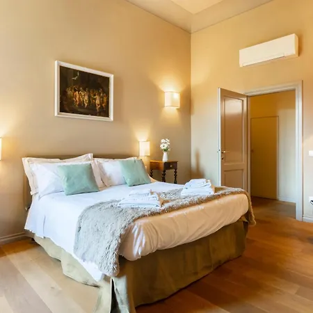 Lux Penthouse Palazzo Strozzi Apartment