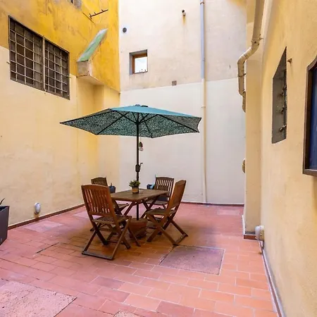 Private Garden Apartment Florence