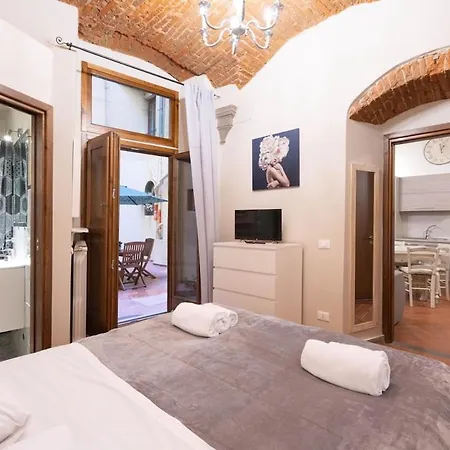 Private Garden Apartment