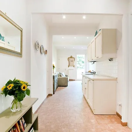 Apartment Romantic Hideaway 5 Min Walk From Station Florenz