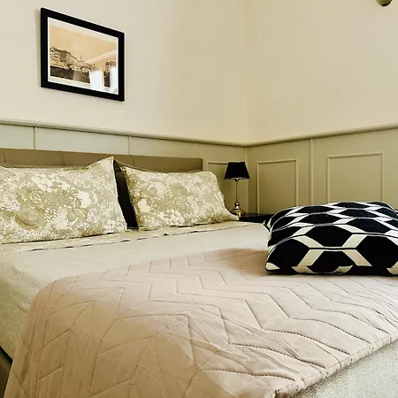 Guest house Cozy Room With Ensuite & Outdoor Space