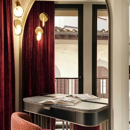 Hotel W *
