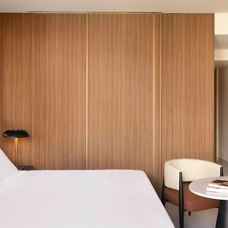 Hotel W *