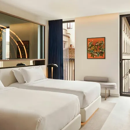 Hotel W *