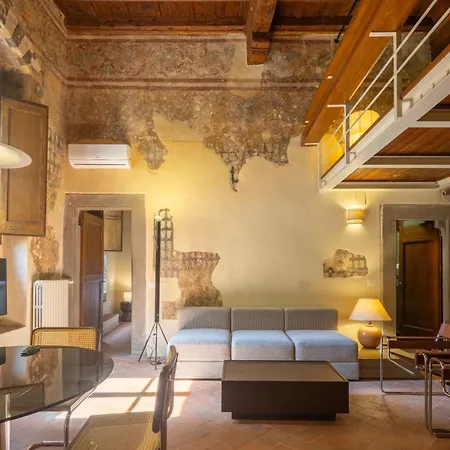 Renaissance Tower Apartamento