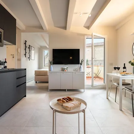 Apartamento Via Avelli, 4 - Charming - Attico Al 5to Piano Senza Ascensore Vicino Stazione Con Terrazza Con Vista Santa Maria Novella Florencia