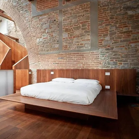 750 Eur - Unique Design 4 Bed Apartment *
