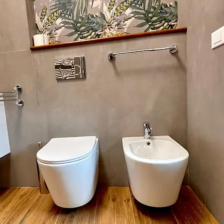 Modern Renovated Near Center & Transit Apartamento