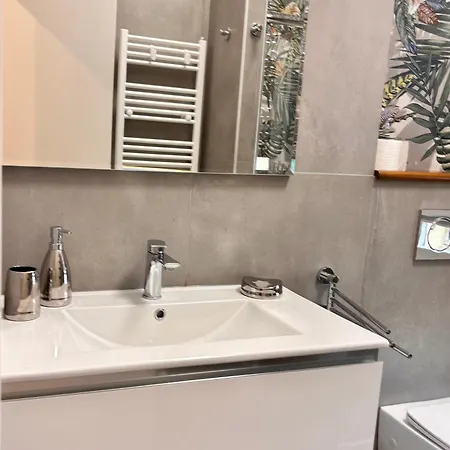 Apartamento Modern Renovated Near Center & Transit