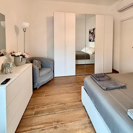 Modern Renovated Near Center & Transit Apartamento