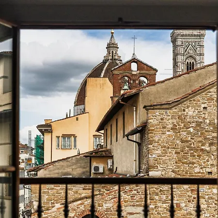 Ad Rondinelli, Apartment Florence