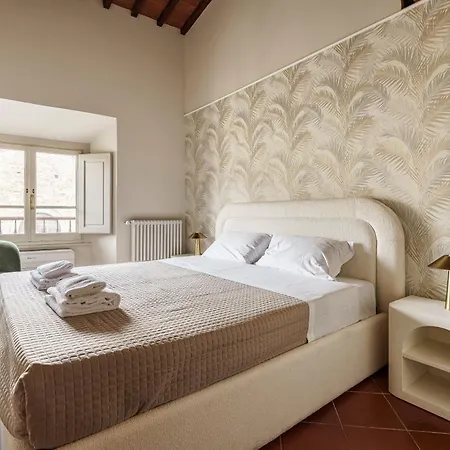 Ad Rondinelli, Apartment *