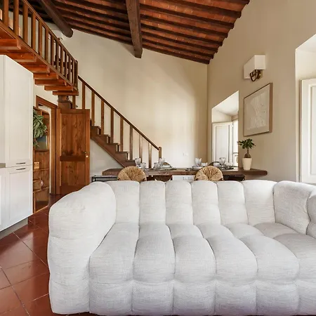 Ad Rondinelli, Apartment *