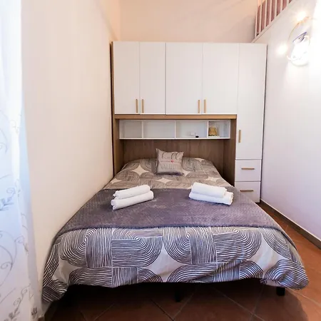 1000 Mt Far From Center - Dimora Leopolda Apartment *
