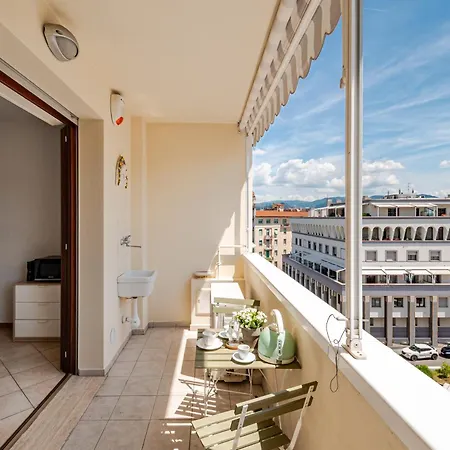 Appartement Spacious & Bright & Parking, In With Private Parking Garage - 2 Bedrooms & 2 Bathrooms - Just Few Minutes Walking From Historic Center Florence