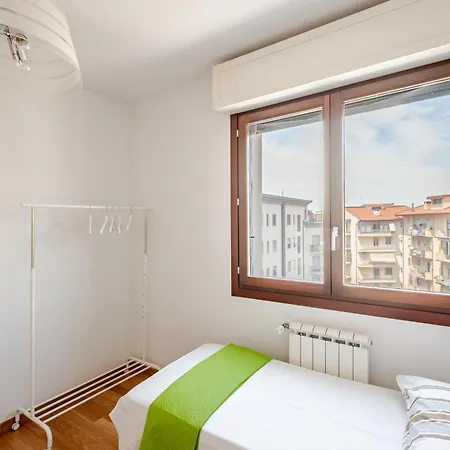 Spacious & Bright & Parking, In With Private Parking Garage - 2 Bedrooms & 2 Bathrooms - Just Few Minutes Walking From Historic Center *