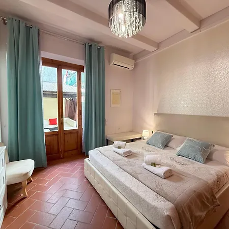 Apartamento Guelfa Courtyard Retreat