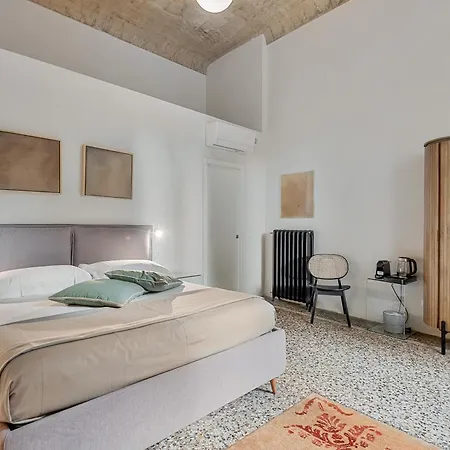 Πανσιόν Three D'azeglio 12 *