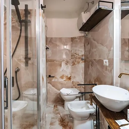 Ponte Vecchio Sprone Deluxe Apartment *