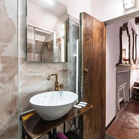 Ponte Vecchio Sprone Deluxe Apartment Florence