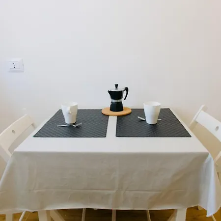 Lia's Modern Flat 2 Bedroom W Balcony * Φλωρεντία