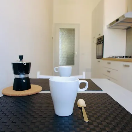 Lia's Modern Flat 2 Bedroom W Balcony Διαμέρισμα Φλωρεντία