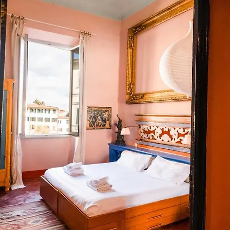 Art Gallery And Charming In San Frediano Floransa