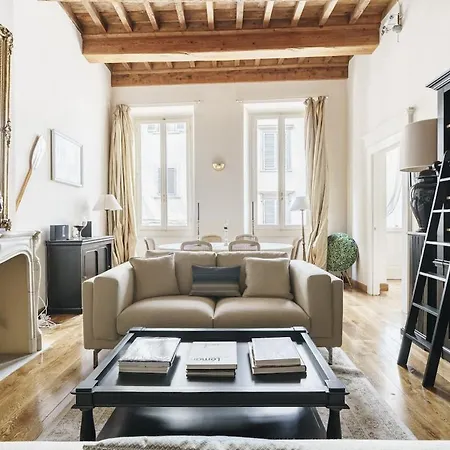 Luxury Nest In Historic Apartment *