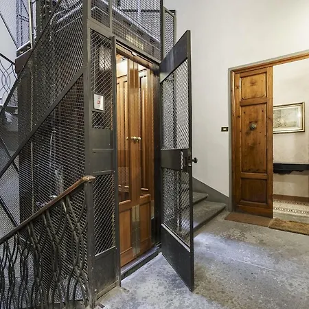 Luxury Nest In Historic Apartment Florence