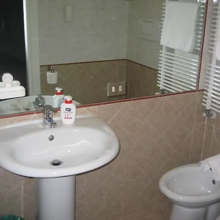 Leonardo Apartment *