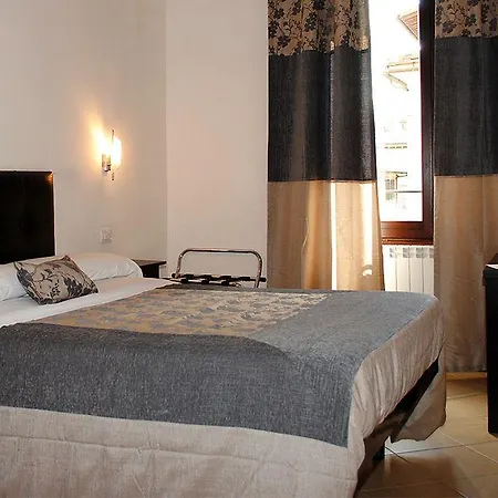 Adelaide House Guest house 2*