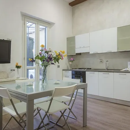 Apartment Piazza Pitti 2 Bedroom *