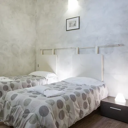 Piazza Pitti 2 Bedroom * Florence